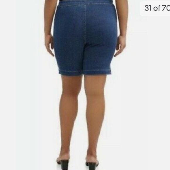 Jack David Women's Plus Size BLUE Pull on Denim jean Shorts - Picture 3 of 4
